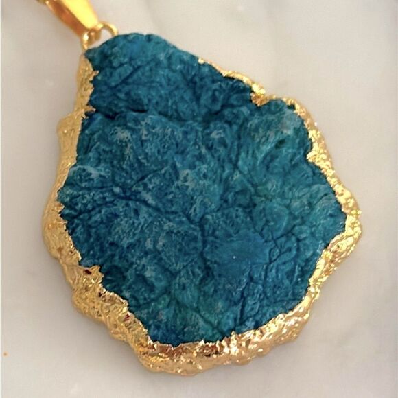 Unique Raw Blue Agate or Quartz Pendant Necklace — Gilded Edge & Gold Tone Chain - Picture 6 of 7
